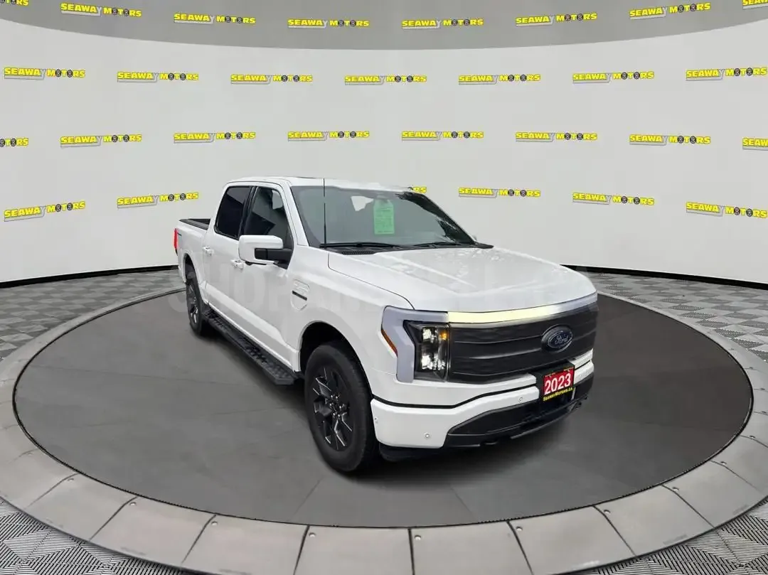 2023 Ford F-150 Lightning Lariat