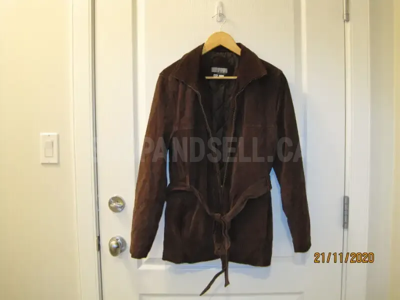 WOMEN'S WINTER LEATHER JACKETS AND MATCHING GLOVES