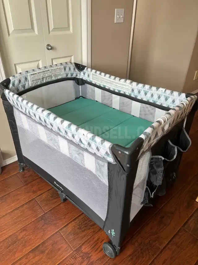 Machine washable playpen