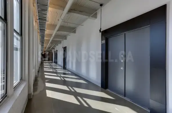 Les Lofts Cadbury - Bureaux À Louer / Commercial space for rent.