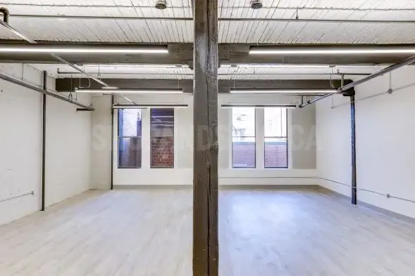 Les Lofts Cadbury - Bureaux À Louer / Commercial space for rent.